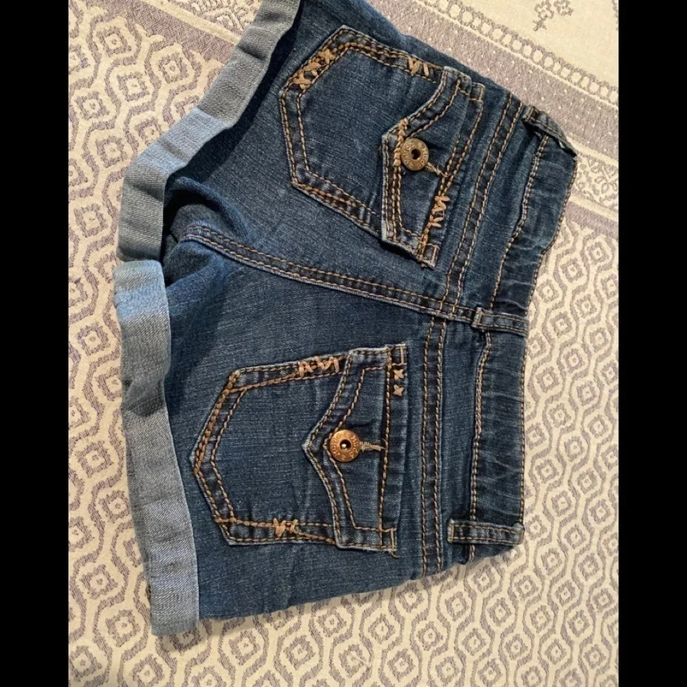 MUDD Girls Dark Blue Wash Denim Shorts​​​​​​​​​